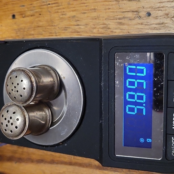 Elegant Silver Salt and Pepper Shakers - Picture 6 of 6